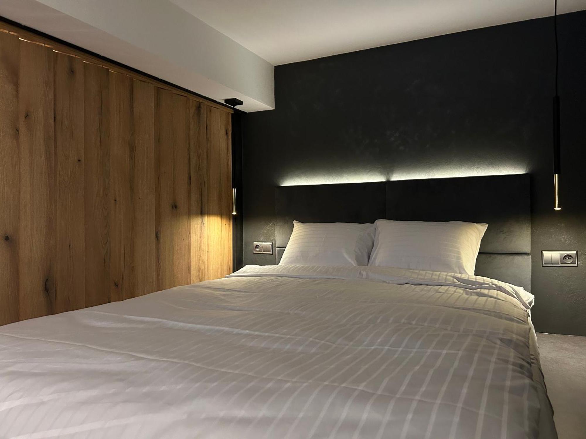 Leo Apartment Suite & Private Spa Zone - Old City ブラチスラヴァ エクステリア 写真