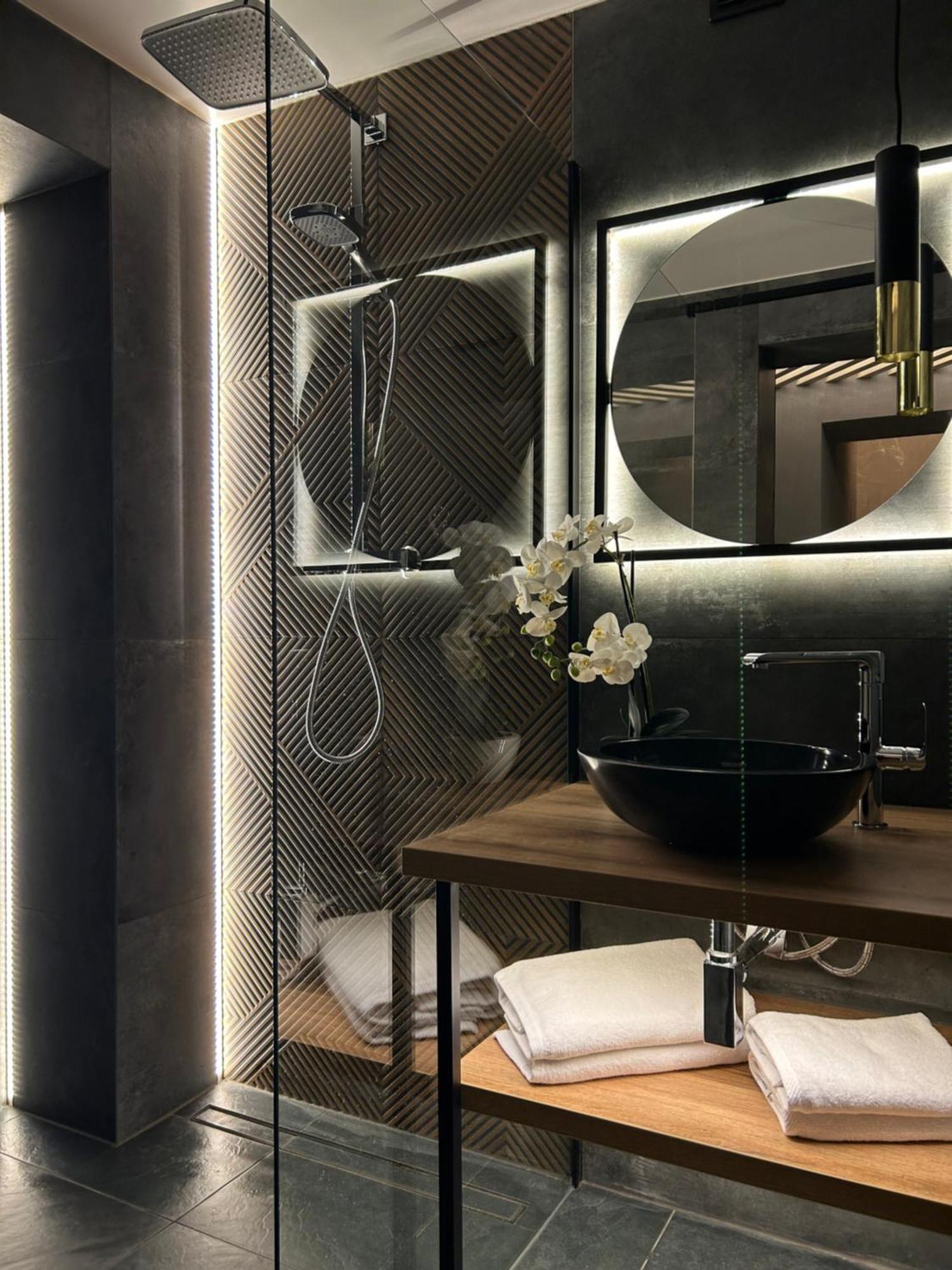 Leo Apartment Suite & Private Spa Zone - Old City ブラチスラヴァ エクステリア 写真