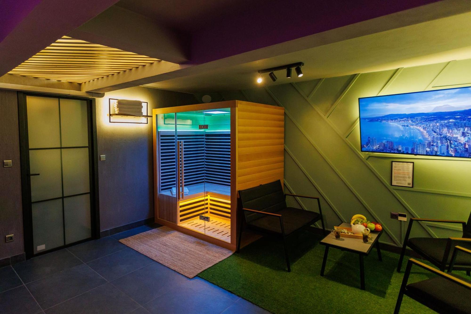 Leo Apartment Suite & Private Spa Zone - Old City ブラチスラヴァ エクステリア 写真