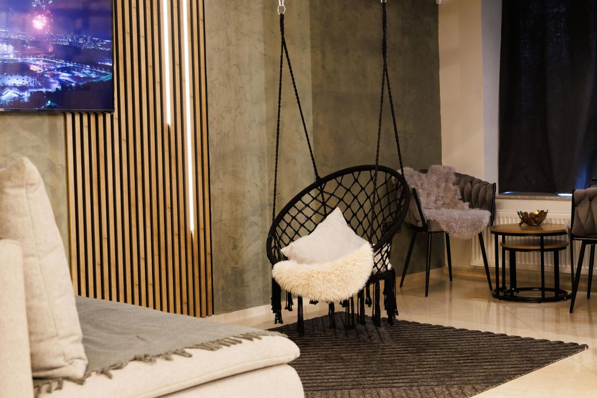 Leo Apartment Suite & Private Spa Zone - Old City ブラチスラヴァ エクステリア 写真